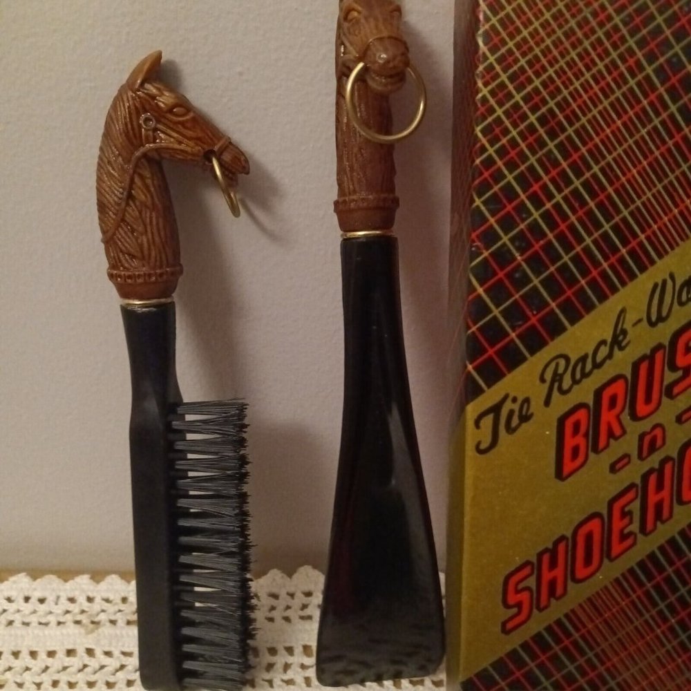 Vintage Tie Rack Wall Plaque Horse Head Brush & Shoe Horn Set Hong Kong MCM - Picture 2 of 8